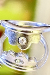 Különleges ezüst gyűrű cirkónia kővel